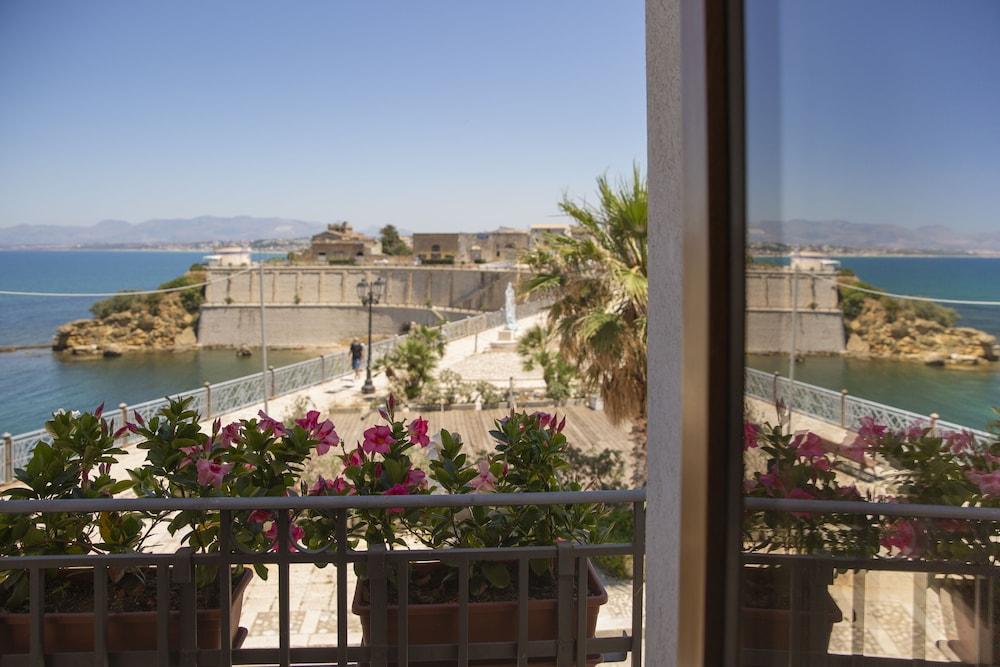 Hotel Al Madarig Castellammare del Golfo Extérieur photo